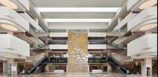 醫(yī)院藝術(shù)裝飾與醫(yī)院空間如何融合才能更好發(fā)揮療愈作用? 醫(yī)院藝術(shù)裝飾與醫(yī)院空間如何融合才能更好發(fā)揮療愈作用?